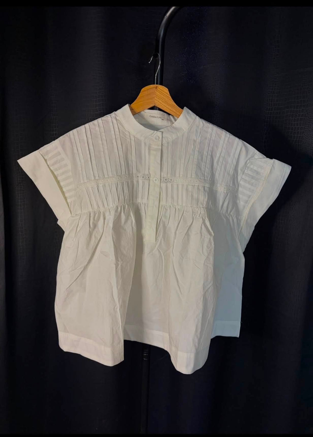 Blouse blanche en coton à broderies ajourées